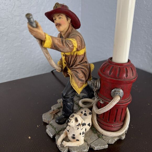 Vintage Fireman Statue Lamp w Hose, Hydrant & Dalmation Light Works - Realistic - Picture 4 of 12